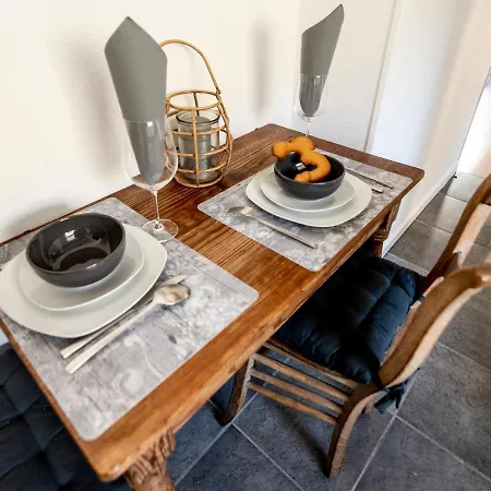 Les 3 Chapeaux Dinant 6P Les Canotiers 4P Avec Terrasse Le Melon 2P Sans Terrasse Exterior photo